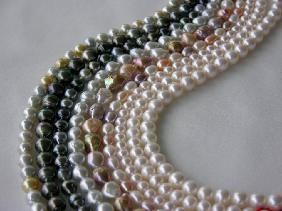 Freshwater pearls bead strands jewellery