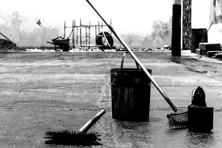 Pail broom black