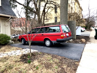 Old Volvo 240, Salutaris Avenue, East Walnut Hills, Cincin… 