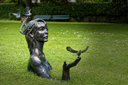 Statue woman garden photo