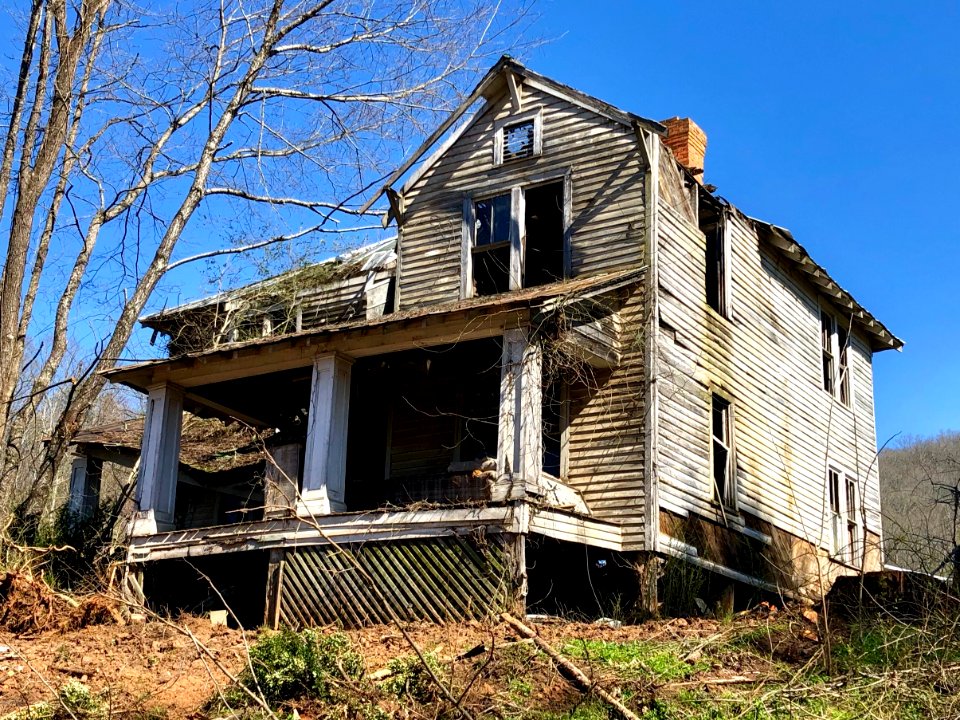 The Old Shelton Farmhouse, Speedwell, NC 