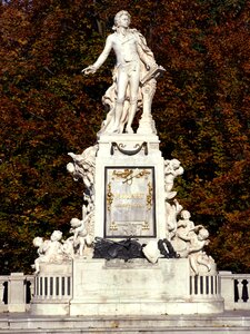 Statue sculpture places of interest