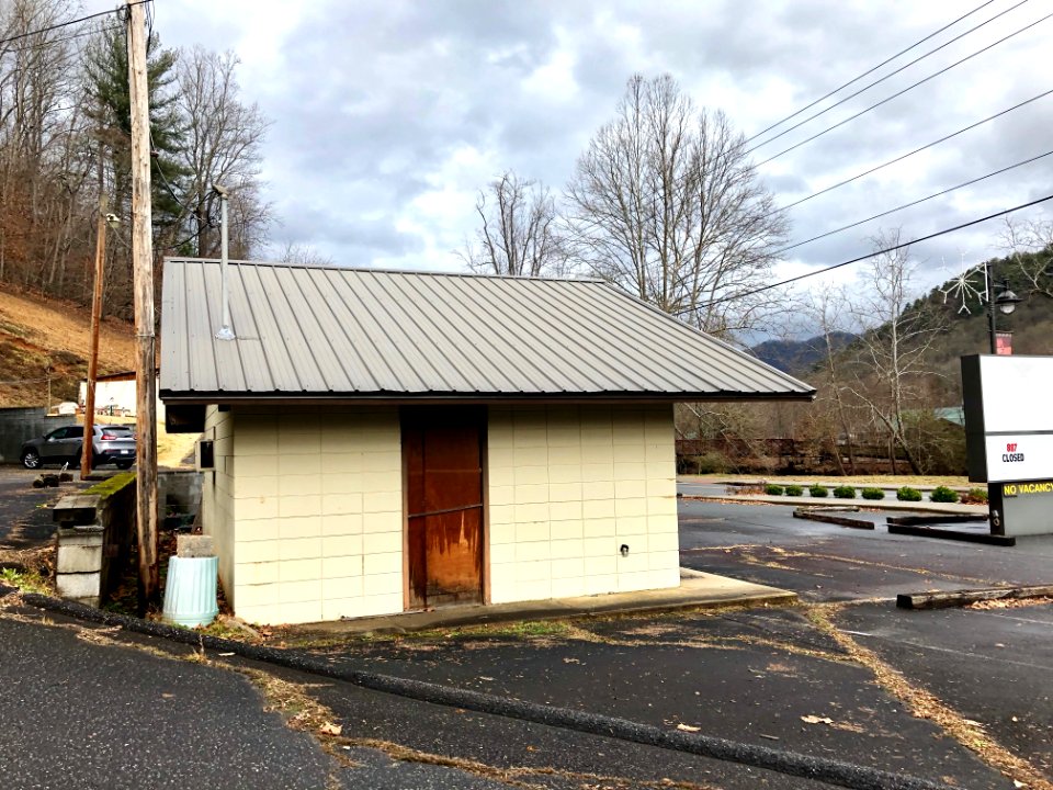 Old Thunderbird Motel, Cherokee, NC 