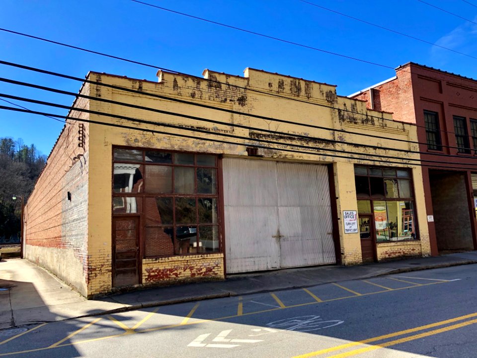 Marshall Motor Company Building, Marshall, NC 