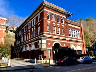 Bank of French Broad Building, Marshall, NC 