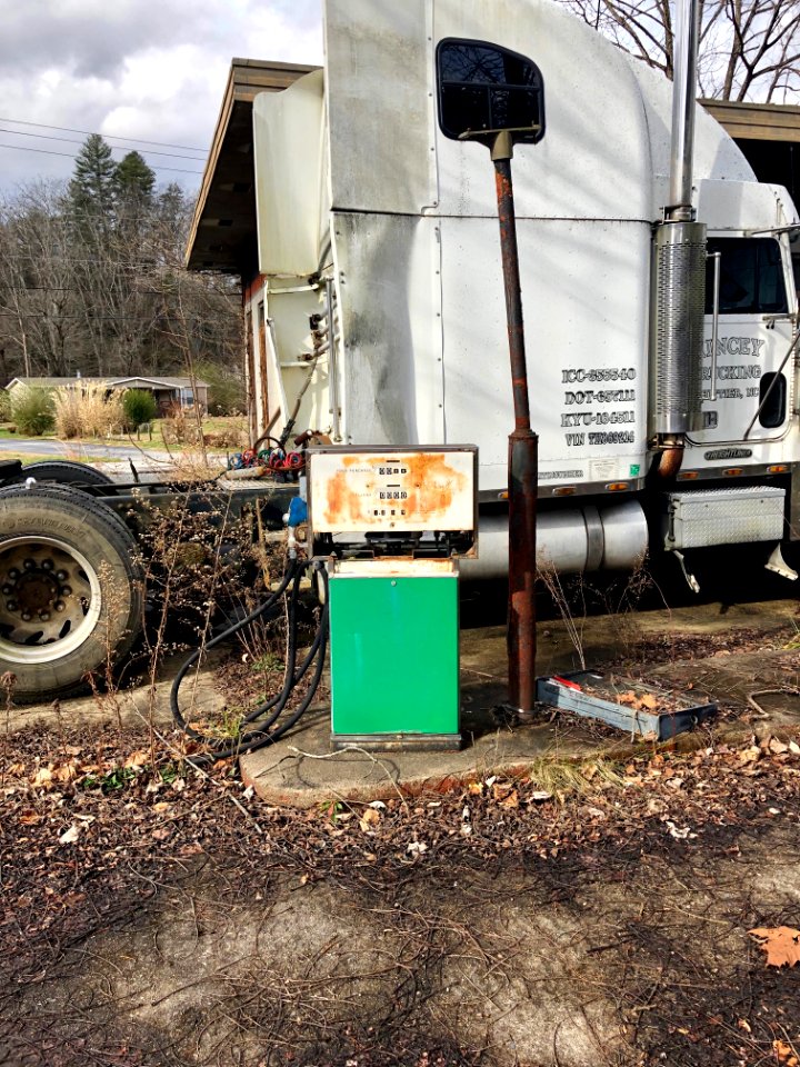 Old HJ Davis Phillips 66 Service Station, Whittier, NC 