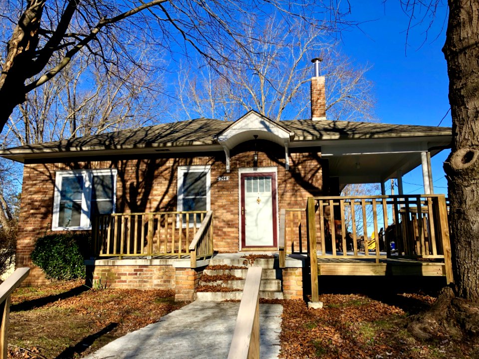 North Grove Street, Hendersonville, NC 