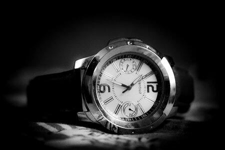 Number minute wristwatch photo