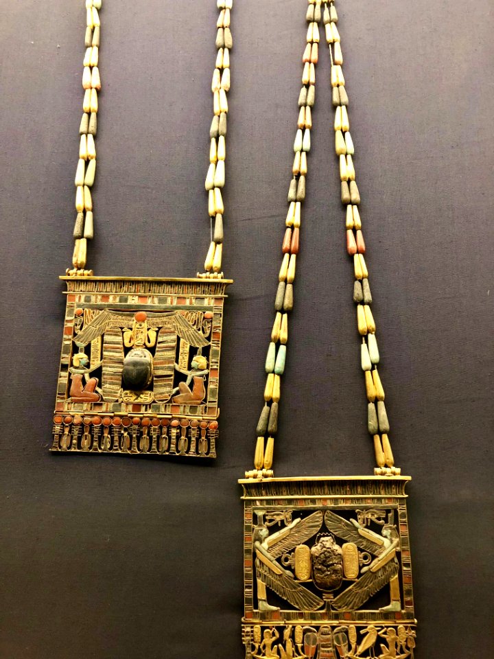 Tutankhamun's Necklaces, Egyptian Museum, al-Qāhirah, CG, … 