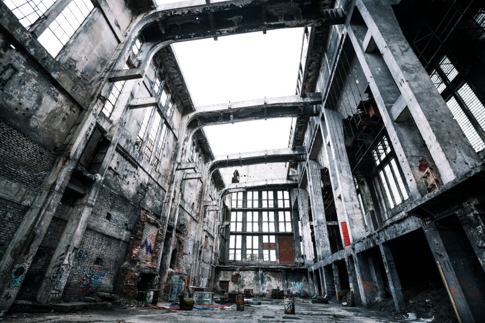 Structure wreck gray building