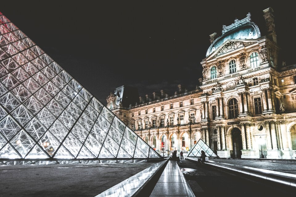 Attraction landmark architecture