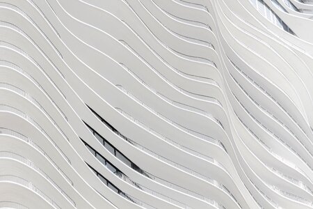 Facade wall wave