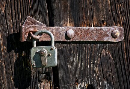 Bolt padlock closed photo