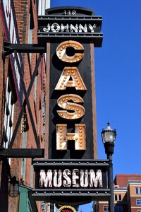 Singer sign nashville
