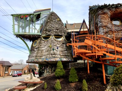 The Cincinnati Mushroom House, Erie Avenue, Hyde Park, Cin… 