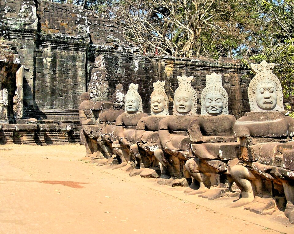 Guards statues face