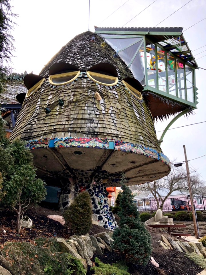 The Cincinnati Mushroom House, Erie Avenue, Hyde Park, Cin… 
