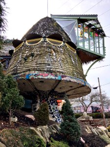 The Cincinnati Mushroom House, Erie Avenue, Hyde Park, Cin… 