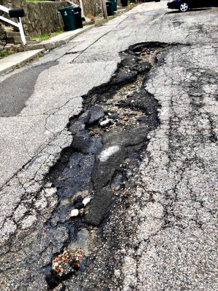 Stevens Place Potholes, Columbia-Tusculum, Cincinnati, OH 