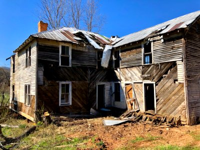 The Old Shelton Farmhouse, Speedwell, NC 