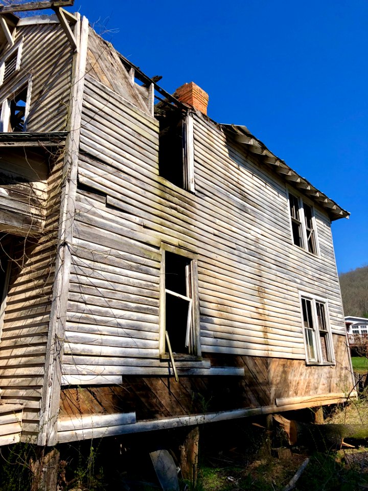 The Old Shelton Farmhouse, Speedwell, NC 