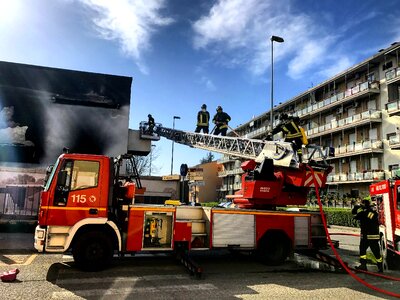 Autoscala firefighters flames