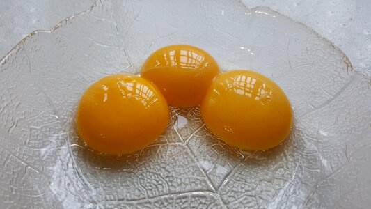 Egg yolks yellow eggs