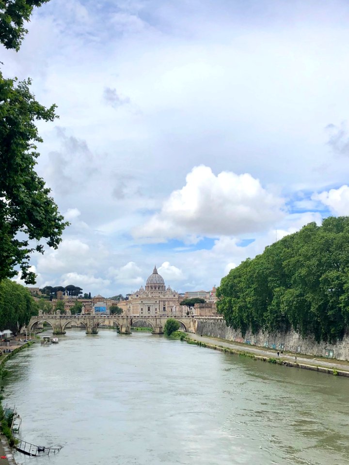 Tiber River towards The Vatican, Roma, LZ, IT 