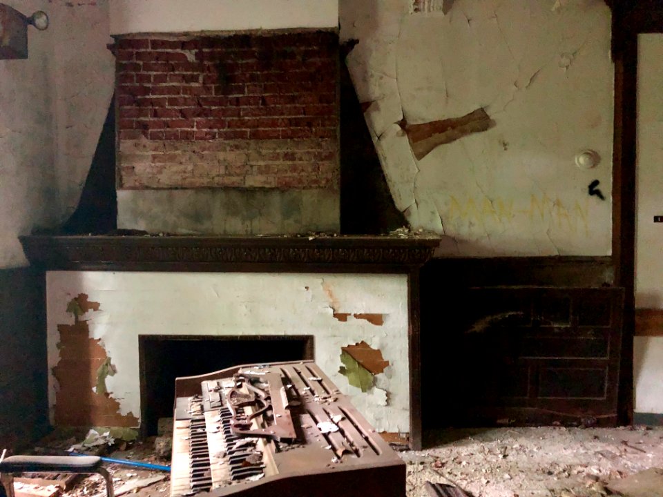 Living Room, Edgewood (A. E. Burckhardt House), Avondale, … 