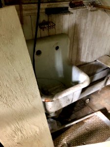 Janitor's Closet, Edgewood (A. E. Burckhardt House), Avond… 