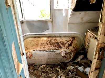 Third Floor Bathroom, Edgewood (A. E. Burckhardt House), A… 