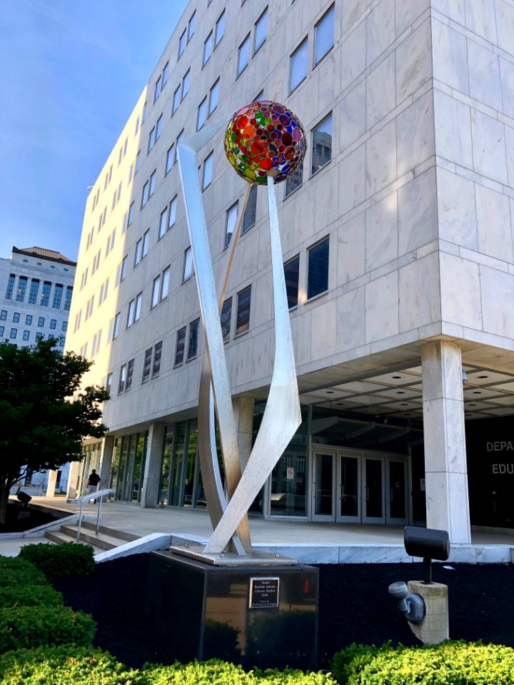 Sculpture at Broad Street and Front Street, Columbus, OH 