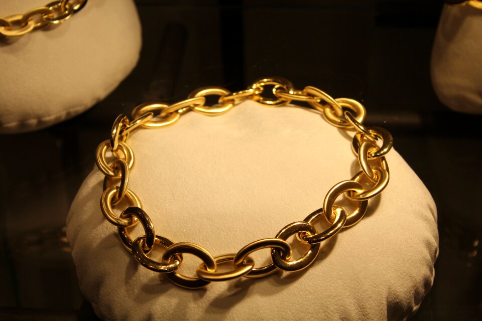 Collier gold precious
