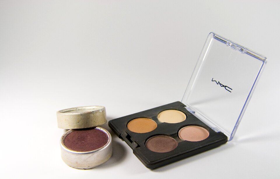 Mac eye shadow cosmetic