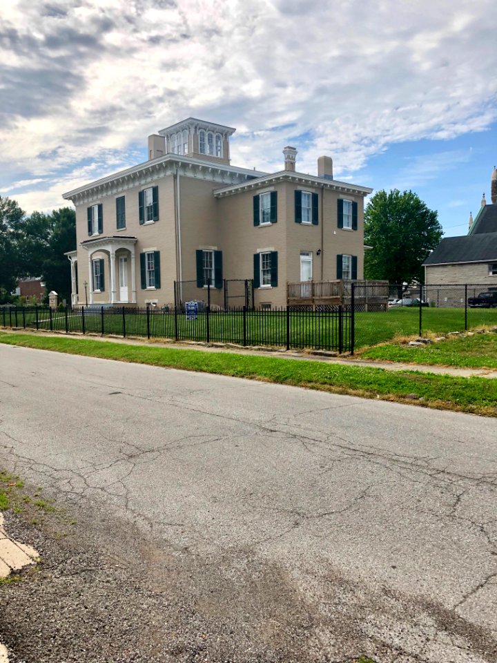 10th Street, Richmond, IN 