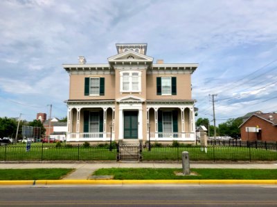 10th Street, Richmond, IN 