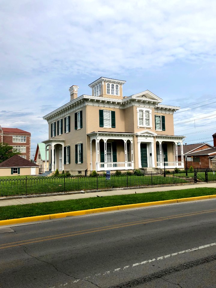10th Street, Richmond, IN 