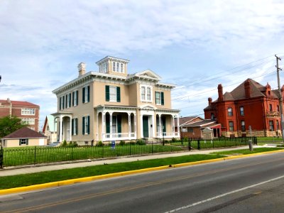 10th Street, Richmond, IN 