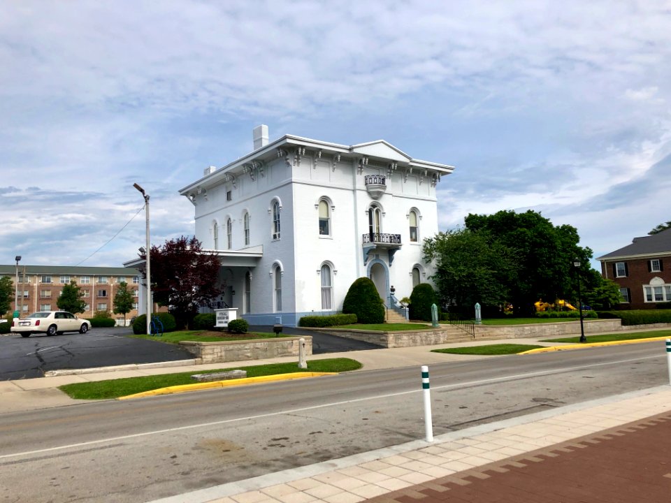 10th Street, Richmond, IN 