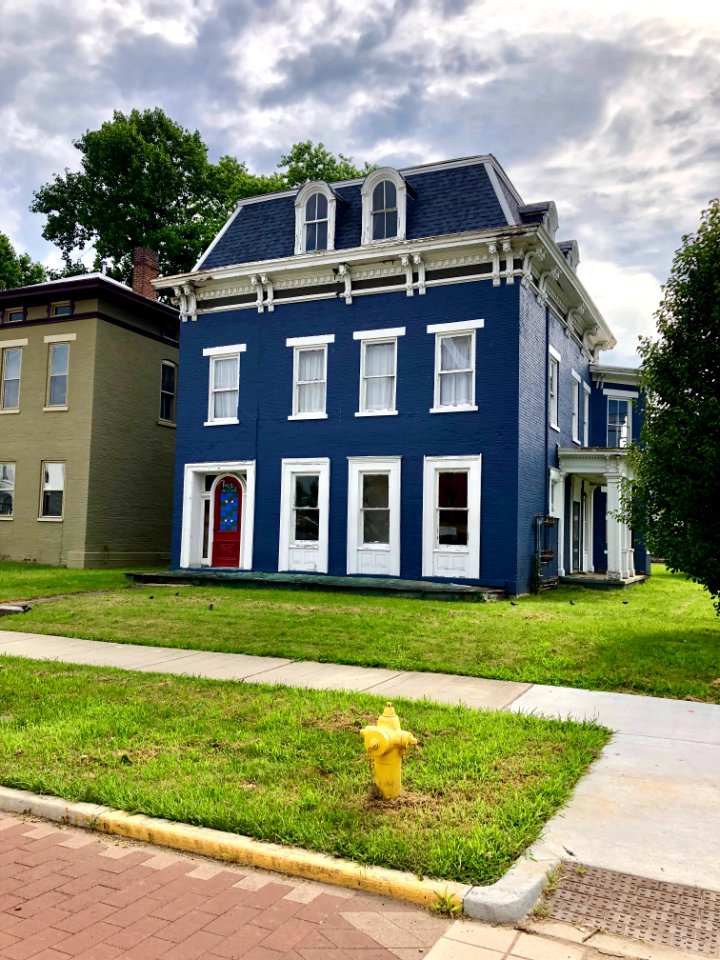 10th Street, Richmond, IN 