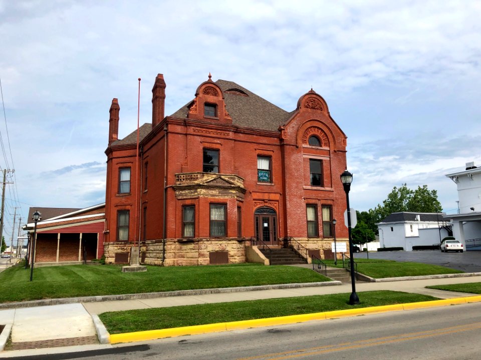 10th Street, Richmond, IN 