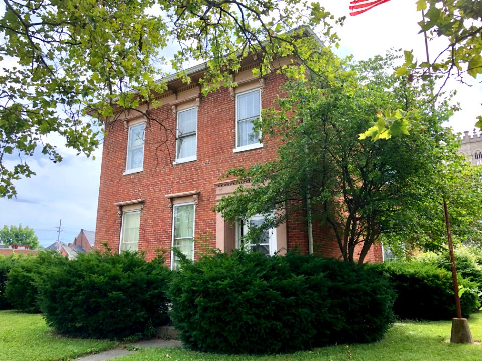 10th Street, Richmond, IN 