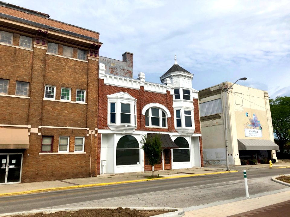 10th Street, Richmond, IN 
