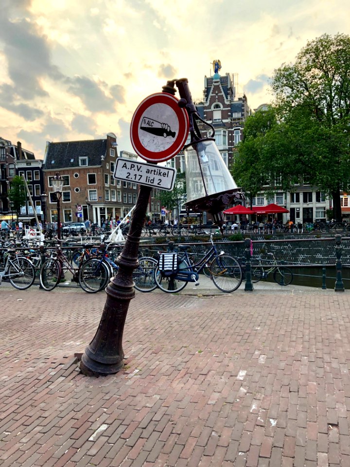 Broken Lamppost, Prins Hendrikkade, Binnenstad, Amsterdam,… 