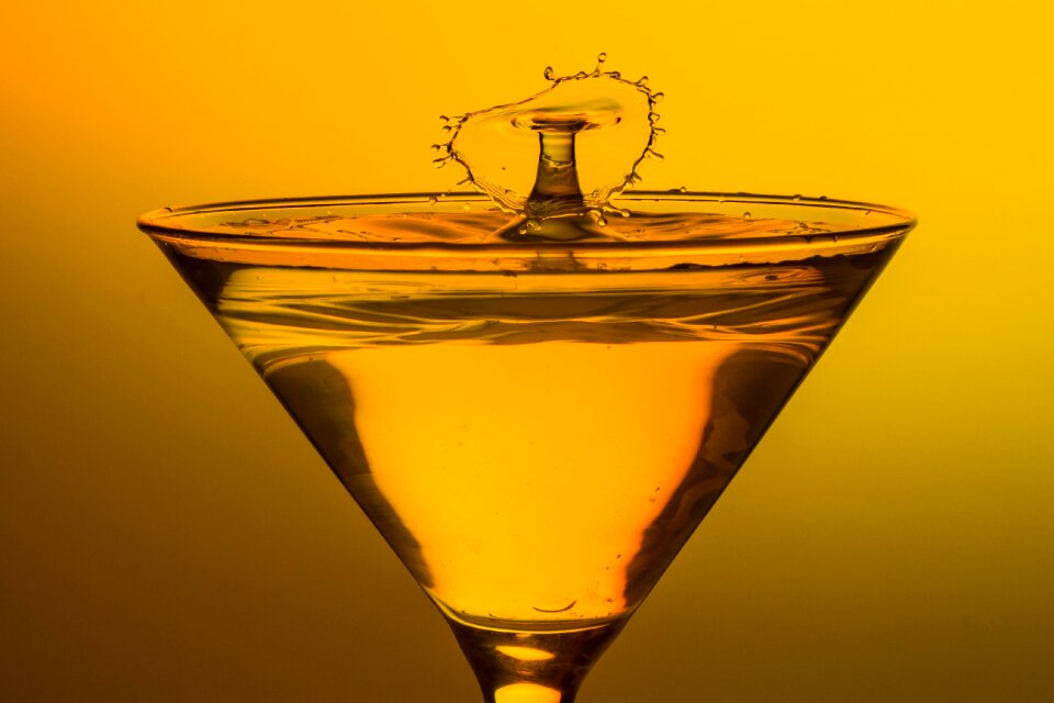 Cocktail glass drip high speed
