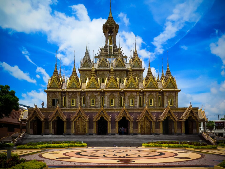 Temple thailand golden