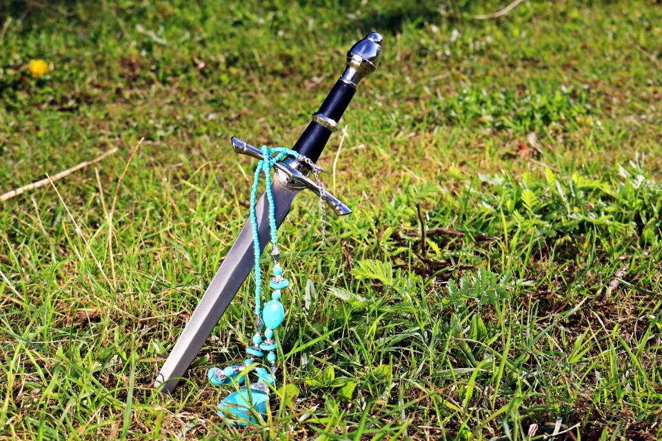 Chain jewellery dagger