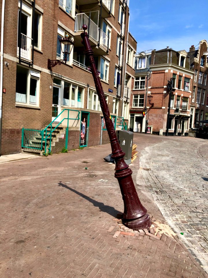 Broken Lamppost, Oudekerksplein, Binnenstad, Amsterdam, No… 