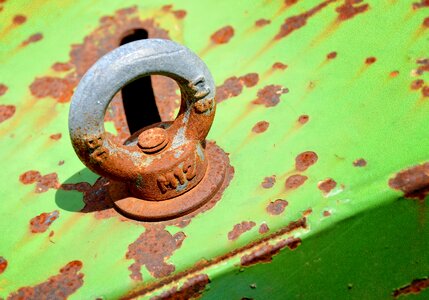 Round screw detail