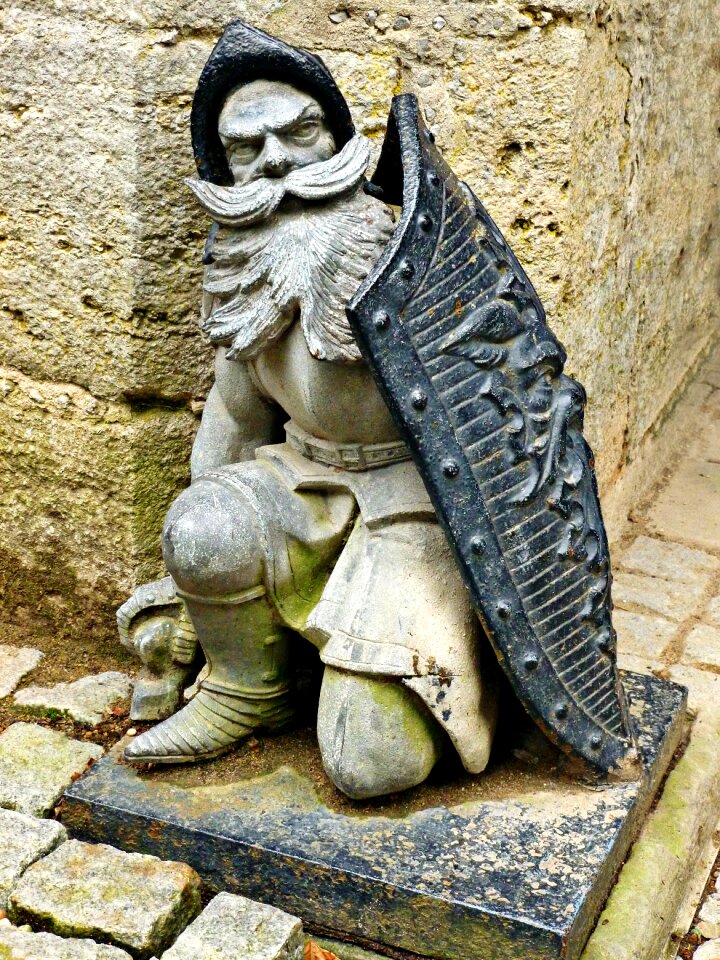 Wheel deflector monument knight